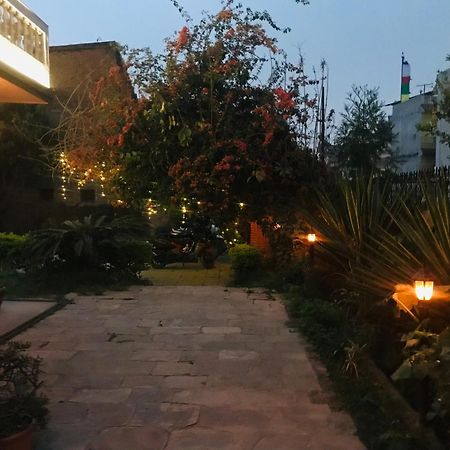 Hotel Lotus Garden Kathmandu Buitenkant foto