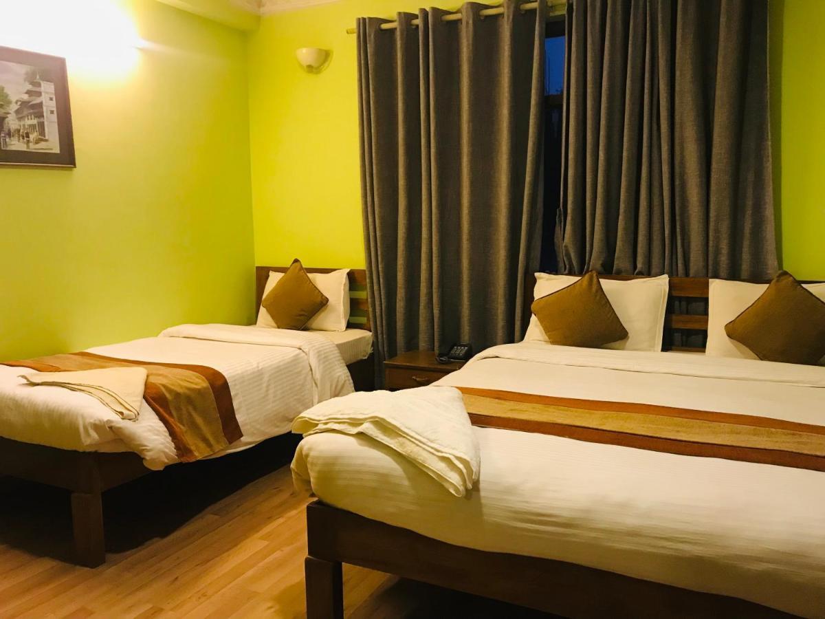 Hotel Lotus Garden Kathmandu Buitenkant foto