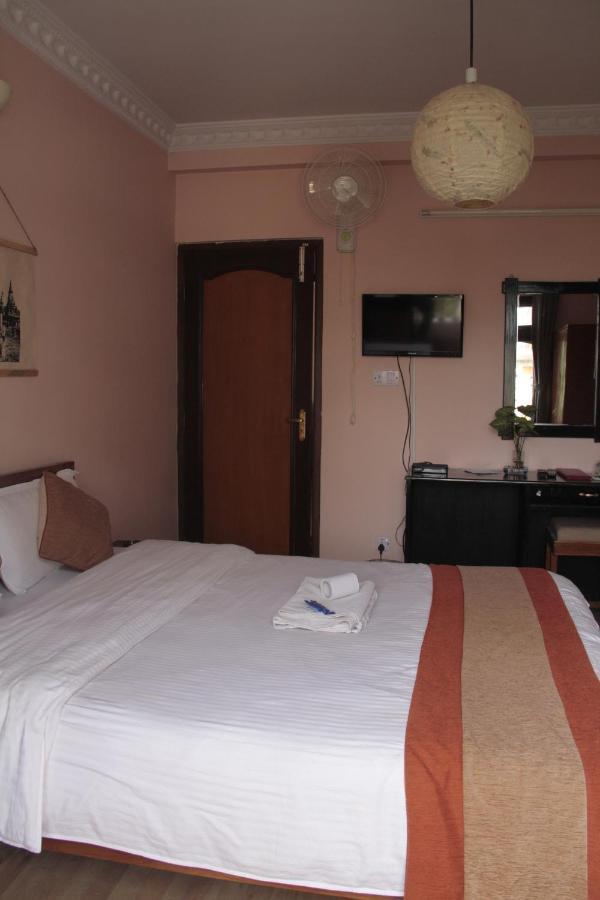 Hotel Lotus Garden Kathmandu Buitenkant foto