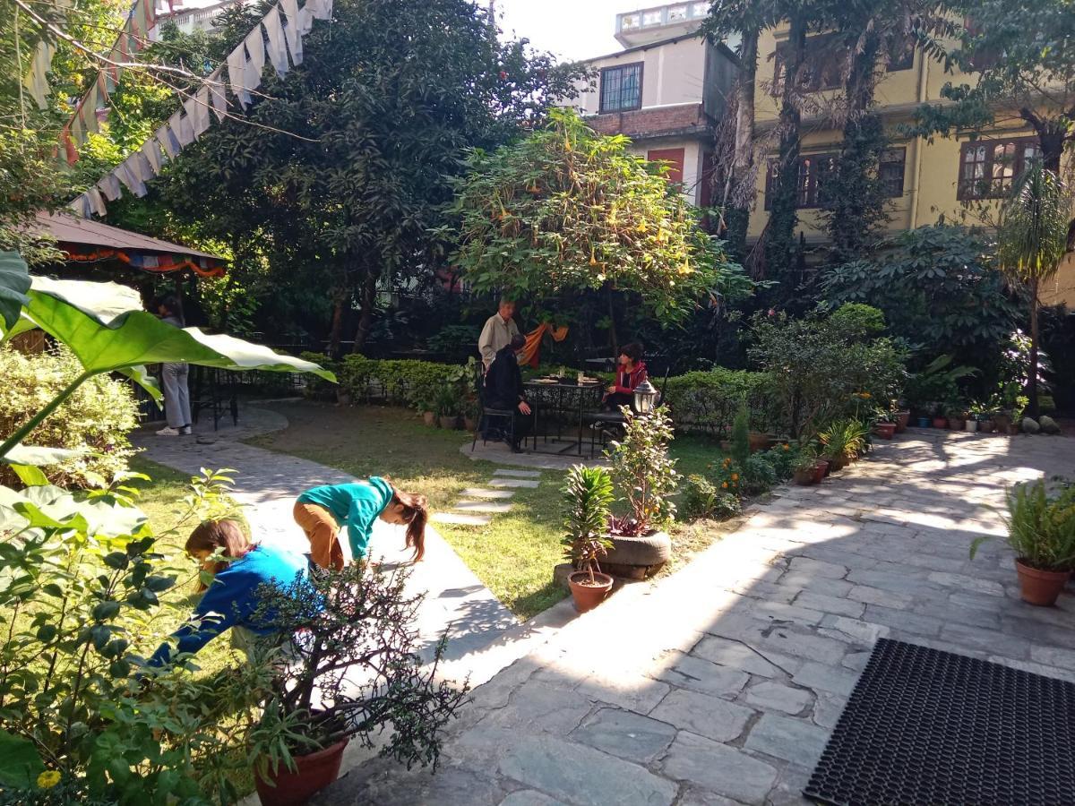 Hotel Lotus Garden Kathmandu Buitenkant foto